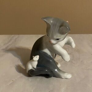 Lladro "Cat and Mouse" figurine